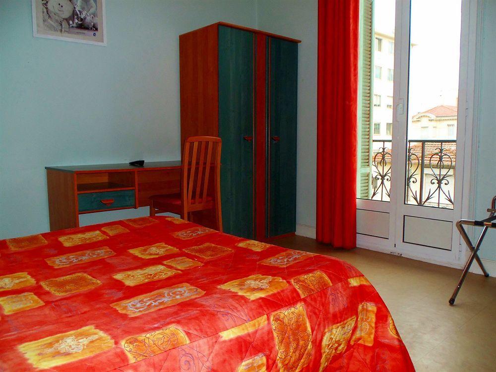 Hotel Hotel De Belgique A Menton 2*
